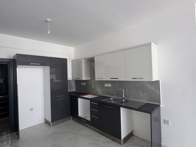 Muhteşem Deniz ve Dağ Manzarası GİRNE MERKEZDE SATILIK 3+1