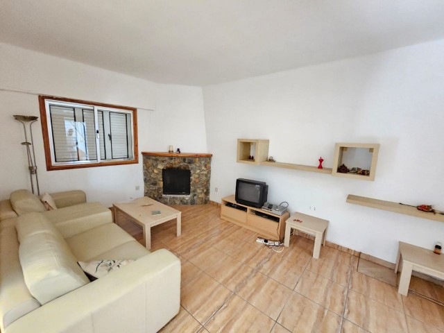Girne lapta Bölgesinde 3+1 Satılık Villa 1 Dönüm arsa İçinde (Fiyat düştü)