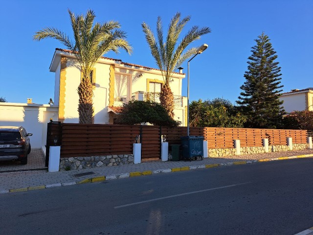 SATILIK 4+1 ÖZEL HAVUZLU MÜSTAKİL VİLLA