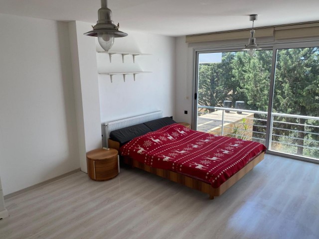 Girne Merkez'de Havuzlu Site İçerisinde 3+1 Kiralık Duplex