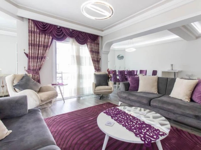 Girne Merkez'de Satılık 4+2 Penthouse