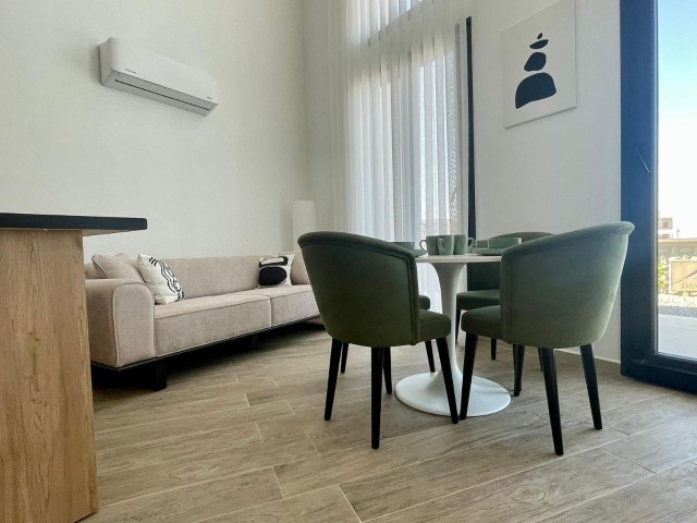 Girne Lapta Denize Sıfır Havuzlu Sitede Satılık 2+1 Daire/ 107m2