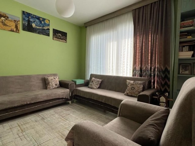 Gırne Merkezde Satılık 2+1 Daıre
