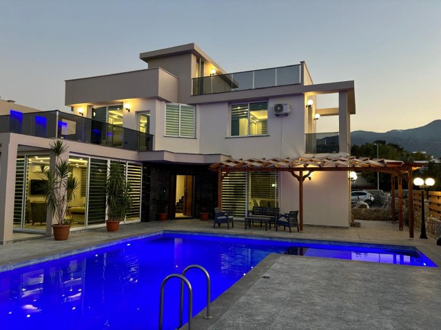 GIRNE ALSANCAKTA HAVUZLU GUNLUK KIRALIK VILLA