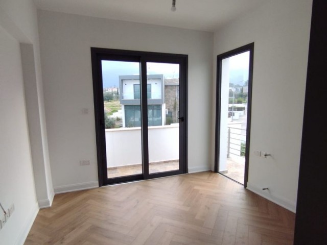 GIRNE CATALKOYDE SATILIK 3+1 TURK KOCANLI SATILIK VILLA