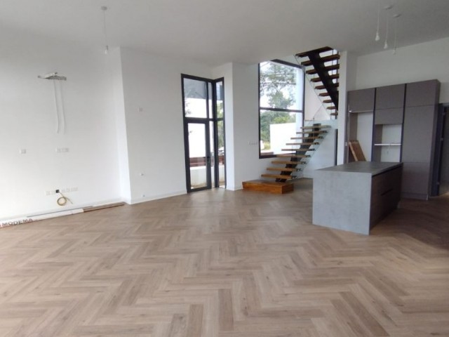 GIRNE CATALKOYDE SATILIK 3+1 TURK KOCANLI SATILIK VILLA