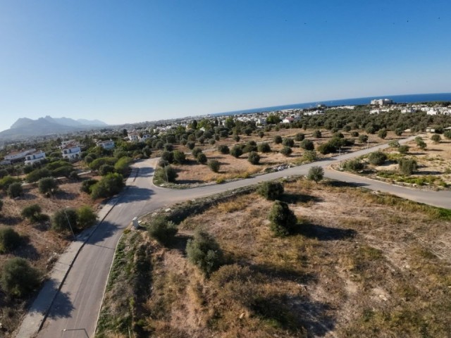 Girne, Ozanköy bölgesinde satılık Türk malı ve Eşdeğer arsalar - Fotoğraf 2