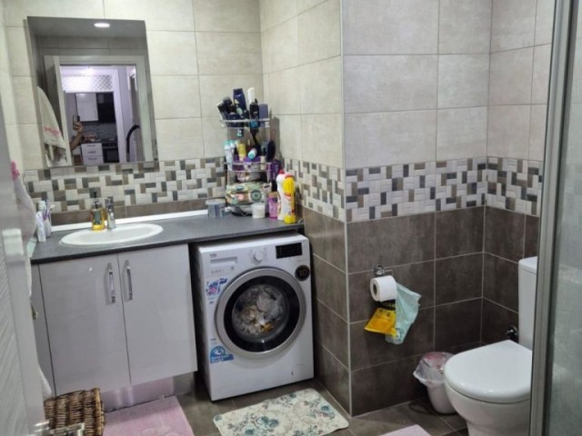 Girne merkezde satılık 2+1 Türk Kocanlı daire