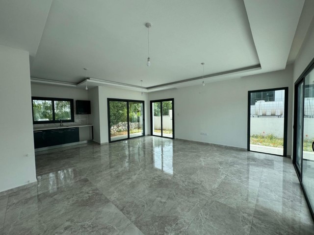 Girne Çatalköy'de Satılık Sıfır Villa