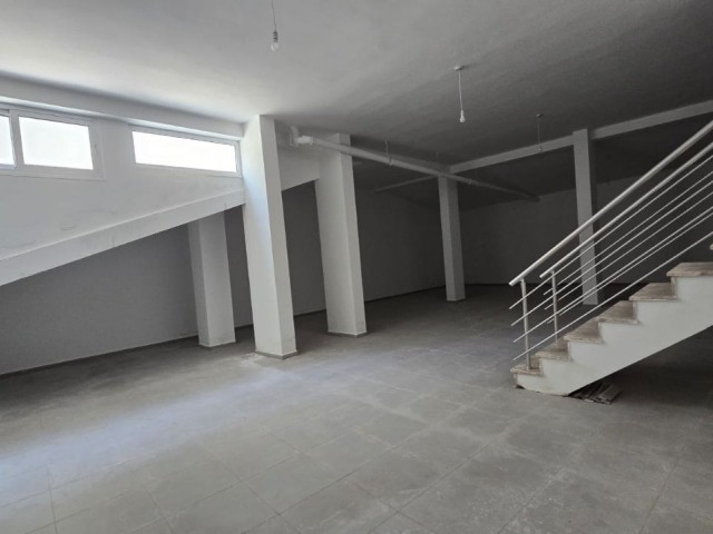 Girne merkezde geniş depolu, otoparklı kiralık dükkan