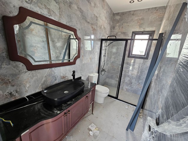 Çatalköy'de Denize 250 Metre Mesafede Satılık 4+1 Triplex Villa