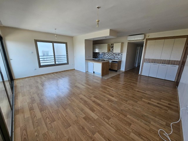 Girne Merkez Satılık 140m2 Geniş 3+1 Daire