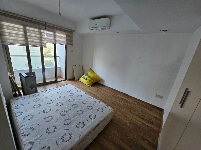 Girne Merkez Satılık 140m2 Geniş 3+1 Daire