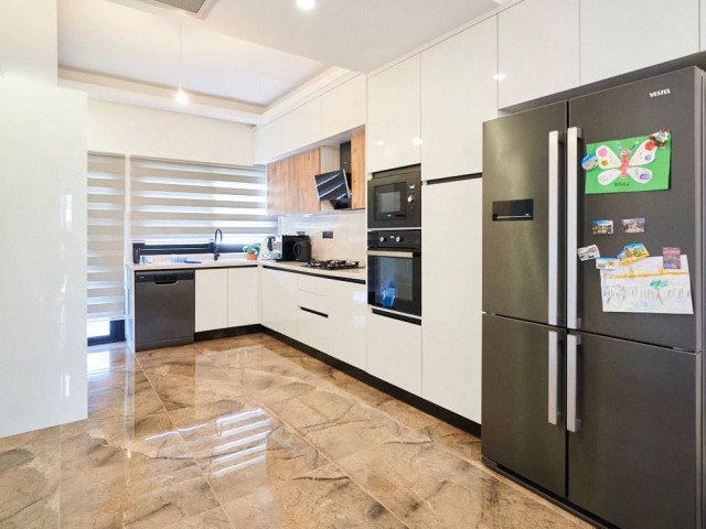 Girne Karaoğlanoğlu'da 4+1 Lüks Villa