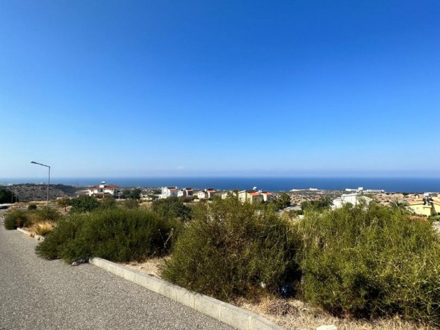 Girne/Arapköy’de satılık 1080m2 arsa 