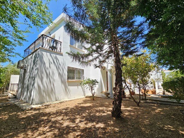 Girne Yeşiltepe'de Kiralık 3+1 Villa / Tüm Odalar En Suit 