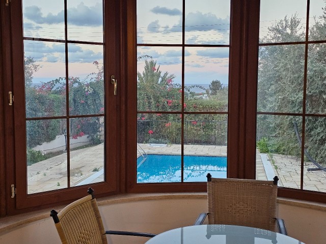 Girne Zeytinlik Kiralık 4+1  Eşyalı Havuzlu Villa / Solar Panel