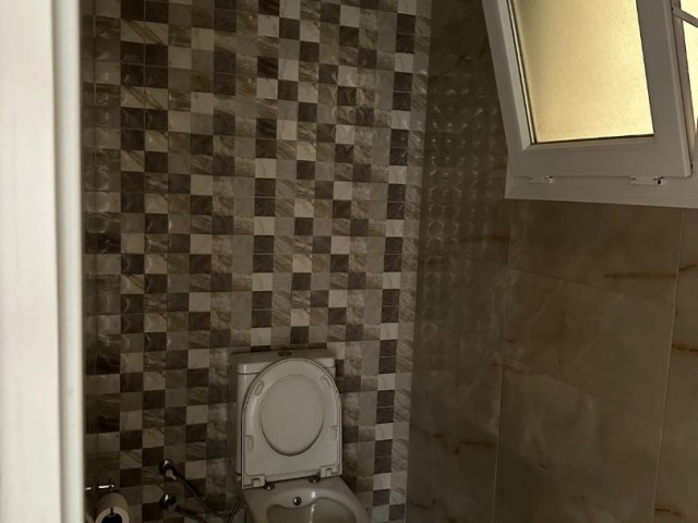 NOT : FİYATI : 130,000 GBP YENİBOĞAZİÇİN DE DENİZ MANZARLI VE SÜPER KONUM DA SATILIK 3+1 135 M2 DAİRE ADEM AKIN 05338314949