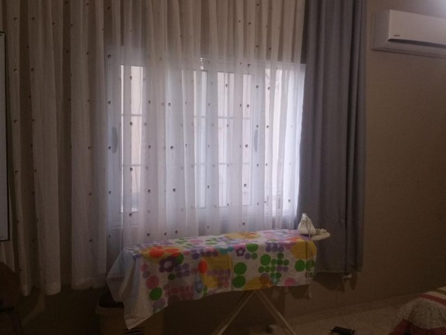 MAĞUSA AYLUGA BÖLGESİNDE ELKTİRİK KURUMU CİVARIN DA 147 M2 3+1 YARI EŞYALI SATILIK DAİRE KAÇIRILMAYACAK UYGUN FİYATA 90,000 GBP ( NOT : CİTTİ MÜŞTERİLERİMİZE FİYAT DA ŞEFAF OLABİLİRİZ ADEM AKIN 05338314949