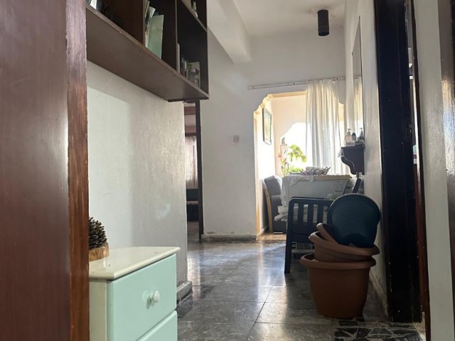 GÖNENDERE KÖYÜN DE BİR DÖNÜM İÇERİSİNDE 220 M2 4+2 MÜSTAKIL EV KÖY HAYATI YAŞAMAK İSTEYENLER İÇİN KAÇIRILMAYACAK BİR FIRSAT NOT: KARŞILIĞIN DA LEFKIŞADA KÜÇÜKKAYMAKLI DA ZEMİN KAR DAİREYE TAKAS YAPILABİLİR ADEM AKIN 05338314949