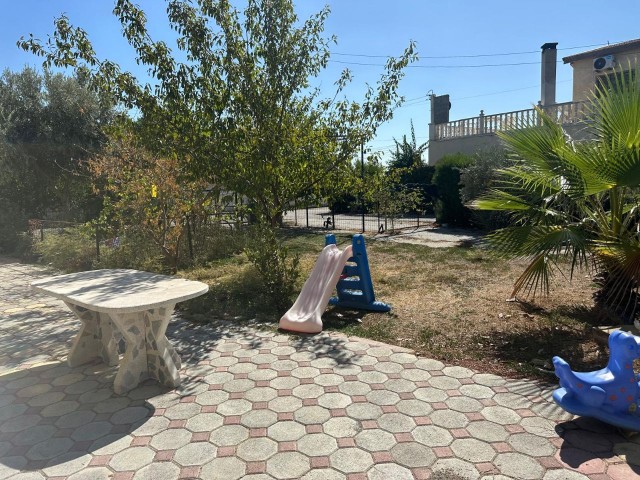 GÖNENDERE KÖYÜN DE BİR DÖNÜM İÇERİSİNDE 220 M2 4+2 MÜSTAKIL EV KÖY HAYATI YAŞAMAK İSTEYENLER İÇİN KAÇIRILMAYACAK BİR FIRSAT NOT: KARŞILIĞIN DA LEFKIŞADA KÜÇÜKKAYMAKLI DA ZEMİN KAR DAİREYE TAKAS YAPILABİLİR ADEM AKIN 05338314949