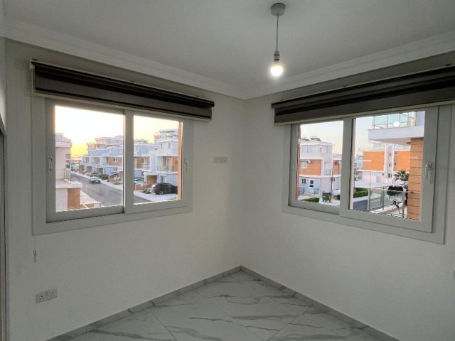 NOT : FİYATI : 95,000 GBP İSLEKE ELİTE 1, KAT TÜM BEYAZ EŞYALARI  VE KILİMALAR SATILIK 2 +1 DAİREMİZ KDV VE TRAFOSU ÖDENMİŞTR ADEM AKIN 05338314949