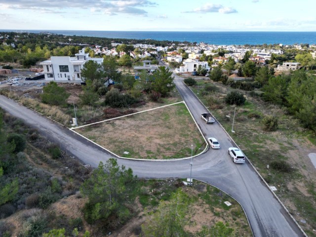 Girne Edremit bölgesinde satılık muhteşem arsa - Fotoğraf 1
