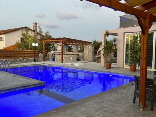 Girne Alsancak'ta satılık 3+1 villa - Fotoğraf 3