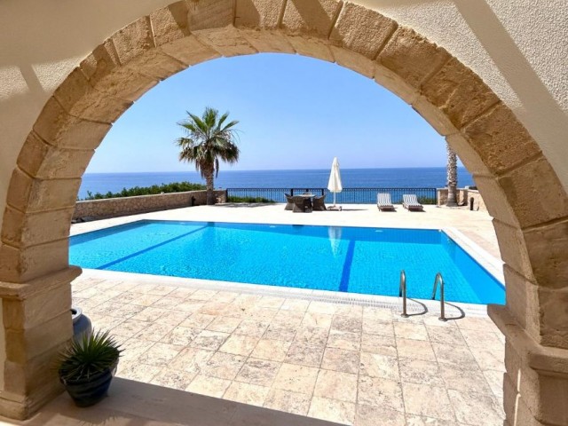 Girne Esentepe'de satılık 4+1 villa - Fotoğraf 1