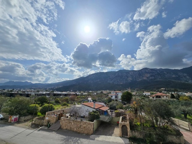 Girne, Lapta'da satılık çatı teraslı 2+1 daire. - Fotoğraf 4
