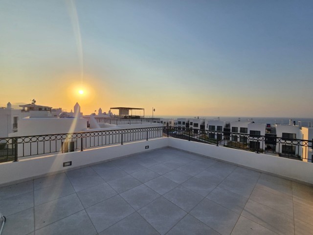 Karşıyaka'da Çatı Teraslı Modern 3+1 Villa - Fotoğraf 1