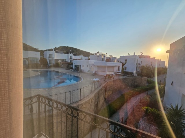 Karşıyaka'da Çatı Teraslı Modern 3+1 Villa - Fotoğraf 3