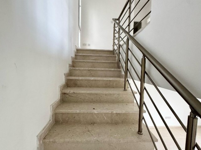 Girne Çaralköy'de satılık 5+2 villa - Fotoğraf 4