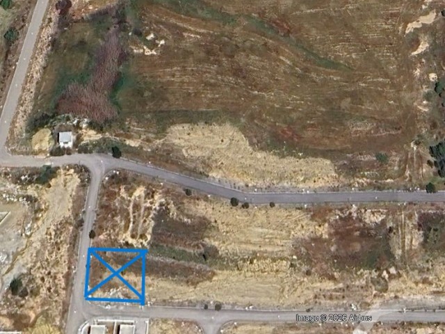 Gönyeli Aşıklar Tepesi'nde Muhteşem Manzaralı Türk Malı Köşe Arsa!