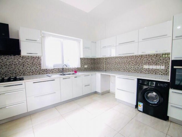 Edremit'te satılık 5+2 villa