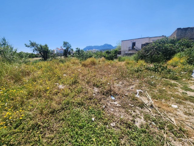 Alsancakta Satılık 700m2 Arsa Icerısınde Metruk Ev - Fotoğraf 4