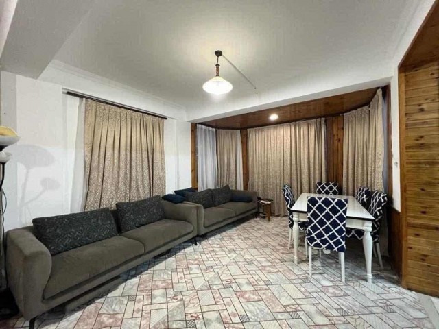 Girne KARŞIYAKA DA 800 m2 arsa içerisinde satılık 3+1 villa