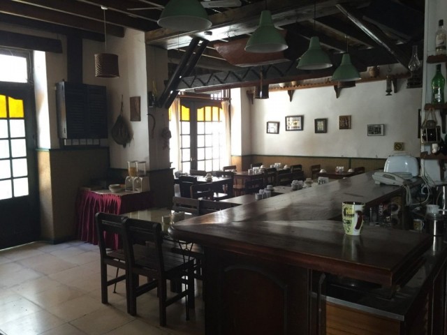Girne Merkezde Satılık Tarihi Boutıque Hotel 21 Yatak Odası ve 40 Kişi Kapasitesi İle Turistlere Hizmet Vermektedir. Doğan Boransel : Whatsapp/mobile : +90-5338671911 - Fotoğraf 2