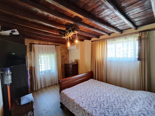 Girne , Esentepe Köyünde 3+1 Restore Edilmiş Taş Ev ve Küçük Bahçe Fiyat : £200,000 - Doğan Boransel Mobile/whatsapp : +90-5338671911 - Fotoğraf 3