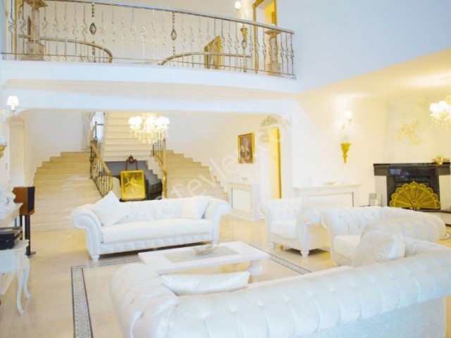 Lapta'da Denize 200m Mesafede Lüks 5+1 Yüzme Havuzlu ve Şık Bahçeli Villa - Fiyat £1,350,000 Den £1,100,000 Düştü : Doğan Boransel Mobile/whatsapp : +90-5338671911 - Fotoğraf 2
