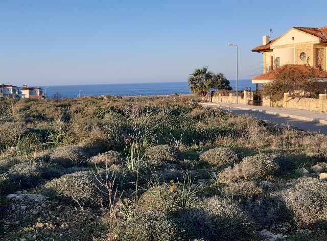 GİRNE,KARŞIYAKA'da denize SIFIR 19.5 dönüm YATIRIMLIK ARAZİ- KAHVERENGİ imar bölgesi ,hem KONUT hem de HOTEL amaçlı imara açıktır. Doğan BORANSEL : 0533-8671911 - Fotoğraf 2