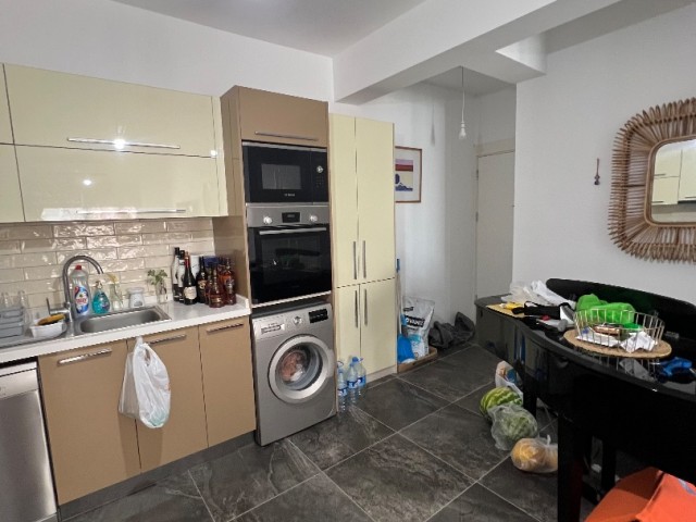 Alsancak Bölgesi Merkezi Konumda Geniş Balkonlu Ortak Yüzme Havuzlu Satılık 2+1 Aptartman Dairesi £135,000 Den £129,000 Düştü : Berrin Efe Uğursöz Mobile/ Whatsapp : +90533-8706300 - Fotoğraf 4