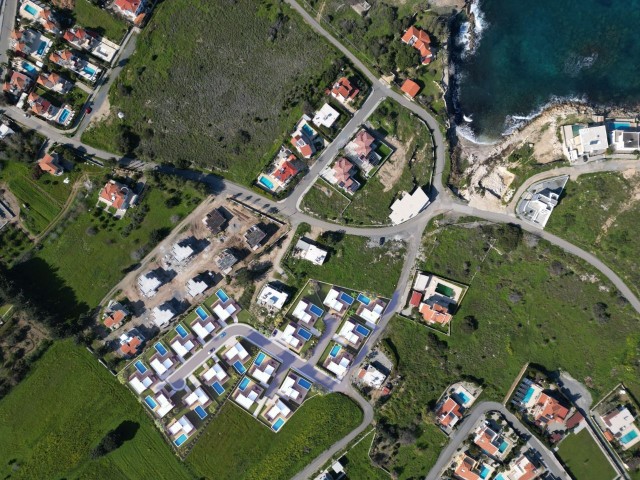 Karşıyaka Bölgesinde Havuzlu 4+2 Bahçeli Dağ ve Deniz Manzaralı Her Türlü Takasa Açık 24 Vade İmkanlı Satılık Villlar - Fotoğraf 4
