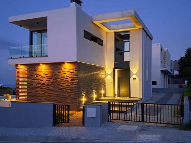 ÇATALKÖY BÖLGESİNDE 4+1, TÜM ODALARDA WC+DUŞ, 5*10 ÖZEL YÜZME HAVUZLU, 650M2 İÇERİSİNDE MUHTEŞEM DAĞ VE DENİZ MANZARASI İÇERİSİNDE SATILIK VİLLA