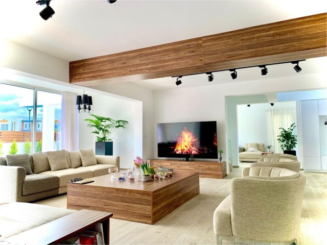 Magosa  SAKLIKENT   satılık  4+1  ultra  lüx   villa