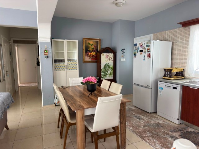 GİRNE MERKEZDE GENİŞ TERASLI 3+1 PENTHOUSE !!
