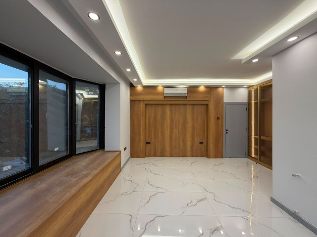 Girne Ozanköy'de 1 Kıbrıs Dönümü İçerisinde 3+1 Tek Yetkili Satılık Villa