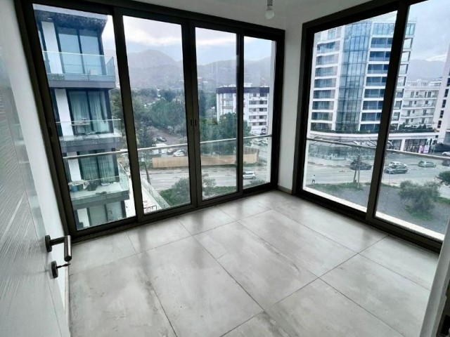 GİRNE MERKEZDE SATILIK 3+1 PENTHOUSE – DAĞ & DENİZ MANZARALI