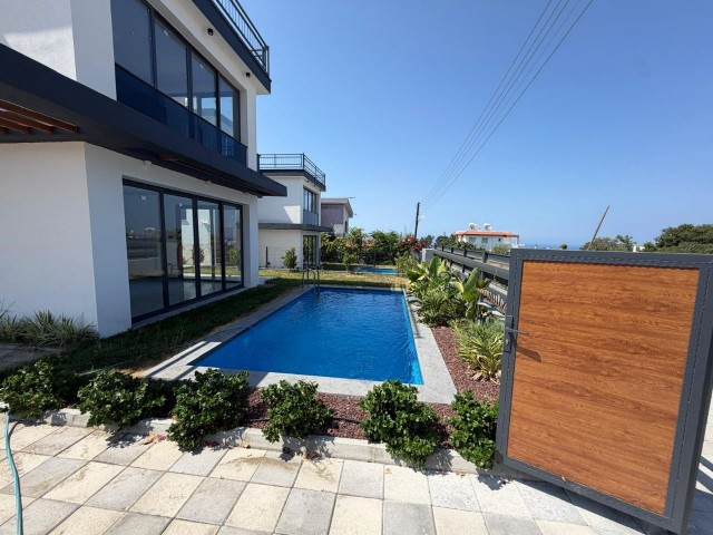 Girne Çatalköy'de 3+1 Özel Havuzlu Villa - Fotoğraf 2