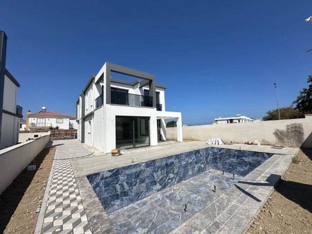 Alsancak bölgesinde 4+1 havuzlu villa 420.000 STG / 0548 823 96 10